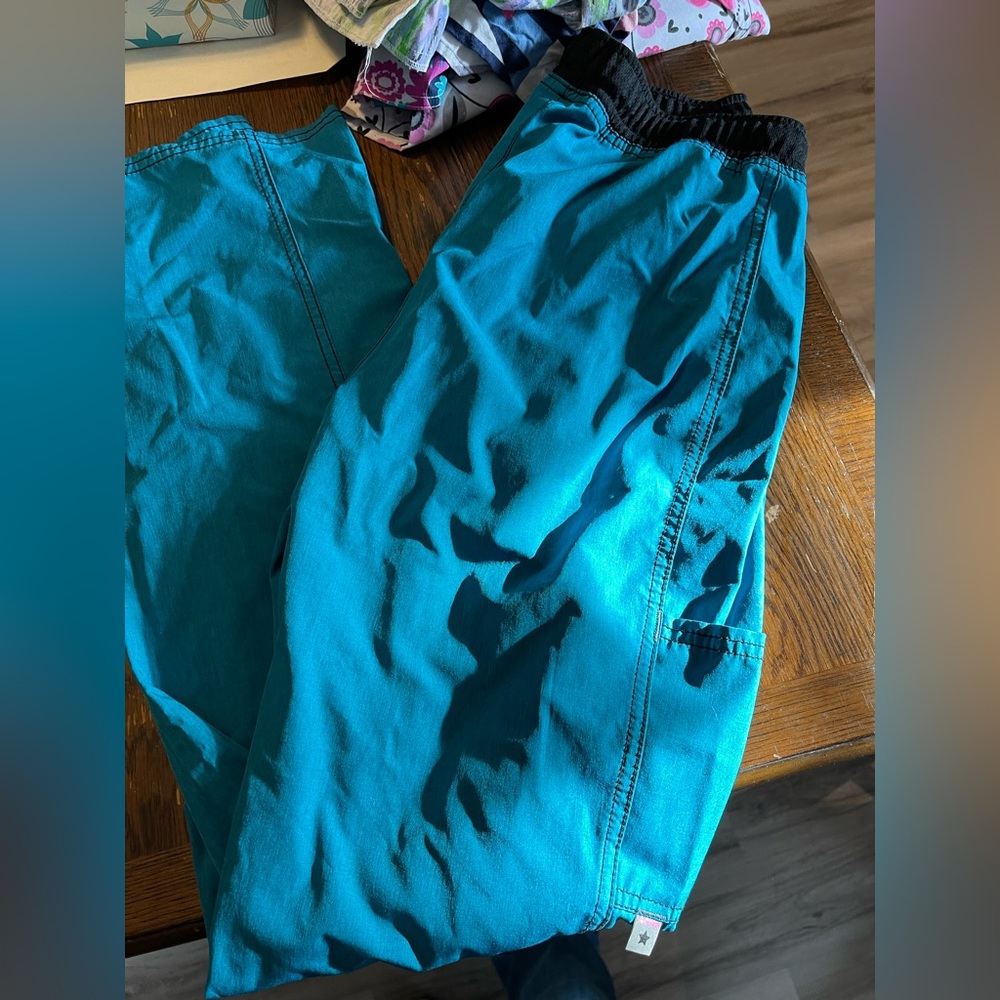 Blue medium scrub bottoms unsure the brand